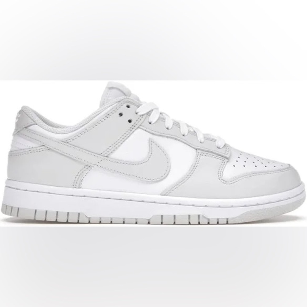 Nike Women's Sneakers in White and Gray
